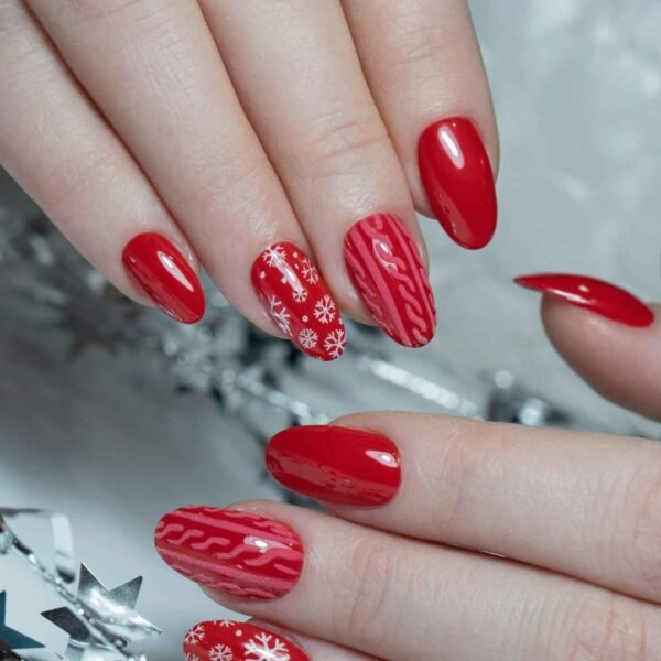 25 Amazing And Easy Christmas Nails For The Holiday Season